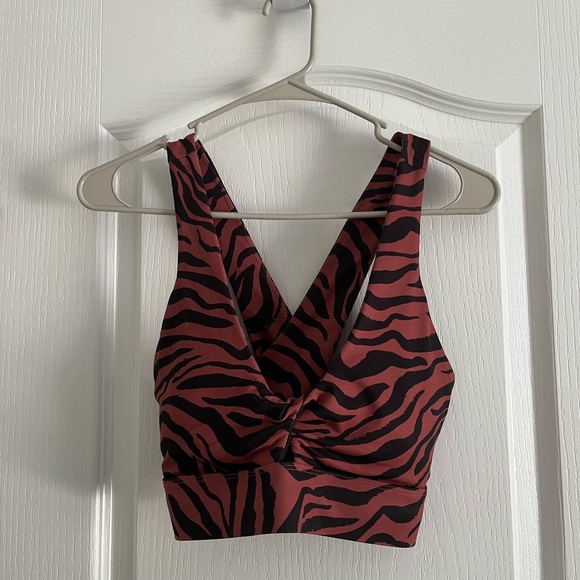 Leperd athletic set with sports bra and leggings - Picture 6 of 6